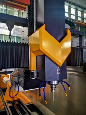 Alta precisione a 4 assi macchina di incisione a colonne CNC 7,5 kW