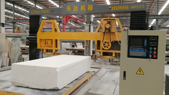 Macchina per la profilazione a colonna CNC