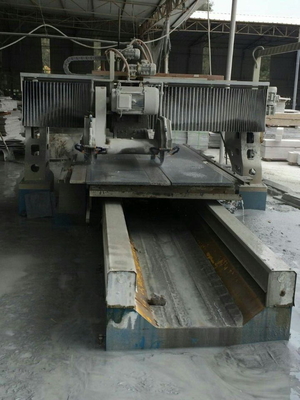 Macchina di taglio per profilazione lineare di materiali di pietra efficienti