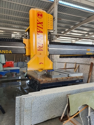 57/67kw Quattro colonne Macchina di taglio di blocchi medi con 2200-2800 mm di diametro della lama
