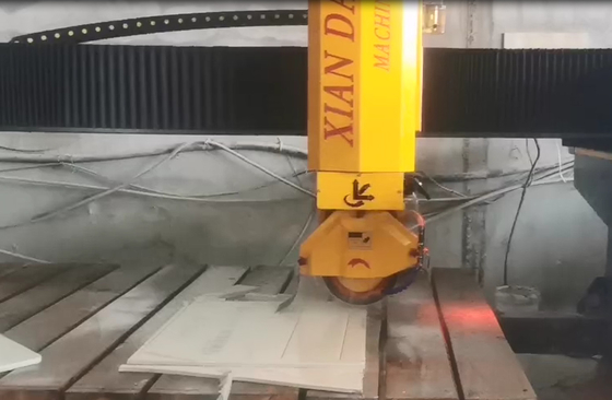 Macchina di taglio a ponte a 4 assi con funzione servo di valore assoluto del bus