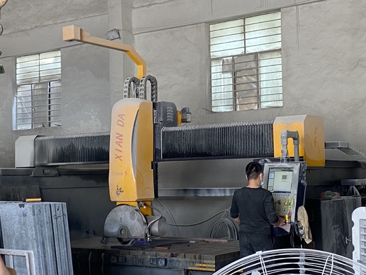 5100 kg macchina di taglio ponte con movimento automatico del tavolo 15m3/h consumo d'acqua