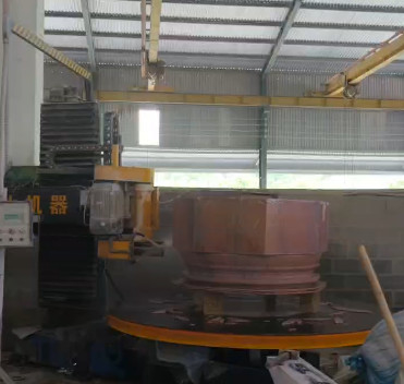 Macchina di profilazione per colonne metalliche di precisione con potenza di 12,5 kW / velocità basso livello di rumore