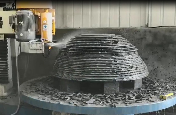 Macchina di profilazione per colonne metalliche di precisione con potenza di 12,5 kW / velocità basso livello di rumore