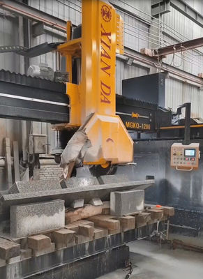 Macchina per il taglio di lastre di pietra a quattro colonne