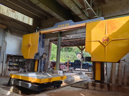 Macchina per il taglio di seghe di filo di diamanti per il rivestimento di blocchi