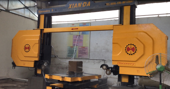 5 assi CNC Precision Diamond Wire Saw Machine per esigenze di taglio 3D accurate