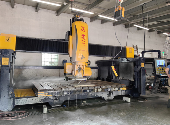 5 assi macchina automatica di taglio per seghe a ponte per il taglio di profili di granito