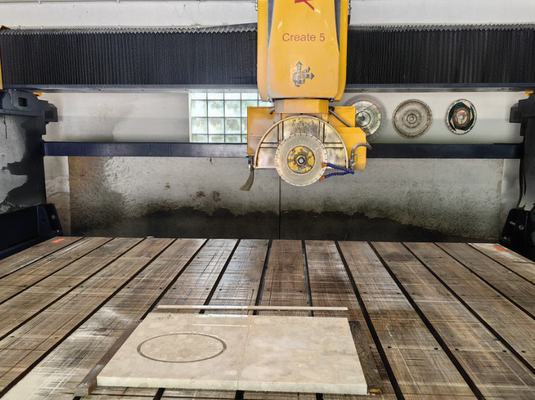 5 assi macchina automatica di taglio per seghe a ponte per il taglio di profili di granito