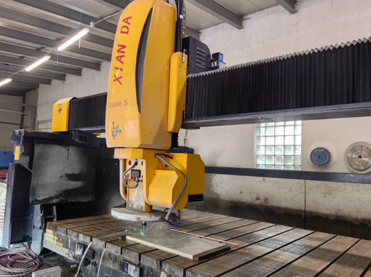 5 assi macchina automatica di taglio per seghe a ponte per il taglio di profili di granito