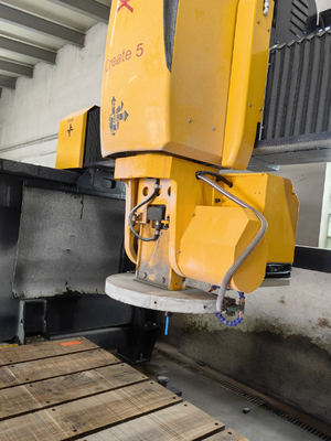 5 assi macchina automatica di taglio per seghe a ponte per il taglio di profili di granito