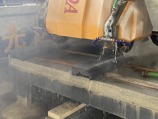 Macchine di taglio e fresatura lineari automatiche CNC a 3 assi