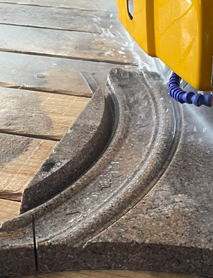 Macchina di taglio a ponte CNC a 5 assi con funzione multifunzione per forme 3D