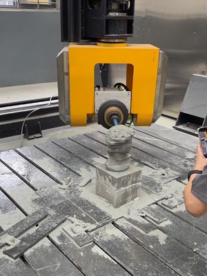 Sistema di sicurezza Macchina di taglio per seghe da ponte con peso lordo 5100kg e potenza lordo 57/67kw