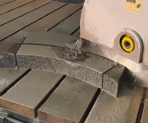 Macchina di taglio a ponte CNC a 5 assi per 3D a forma speciale