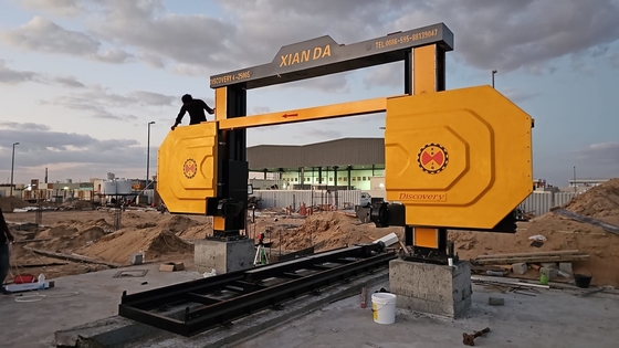 Certificato CE 11kw motore principale 4 assi macchina CNC per la lavorazione rapida e precisa
