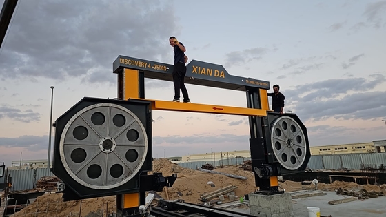 Certificato CE 11kw motore principale 4 assi macchina CNC per la lavorazione rapida e precisa