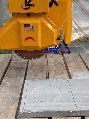 Macchina di taglio a ponte CNC personalizzabile per forme speciali