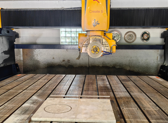 Xianda 5 asse Bridge Saw Cutting Machine per la profilazione