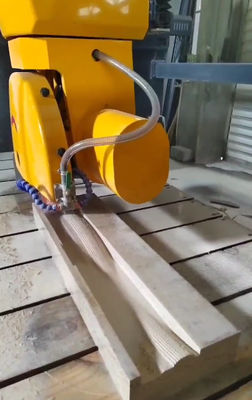 Macchina per il taglio di seghe a ponte a 5 assi con movimento automatico del tavolo