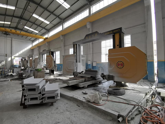 4 assi CNC singola seghe a filo di diamante per accurate capacità di taglio di profili