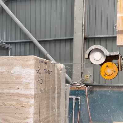 Potente segatrice CNC per taglio preciso e rapido