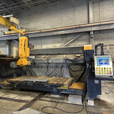 Macchina automatica di taglio a seghe da ponte con potenza di 18,5 kW e peso lordo di 8000 kg
