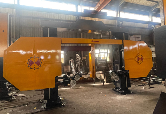 Macchina di taglio di filo di diamante CNC compatta con asse rotante a 360° per taglio di materiali precisi