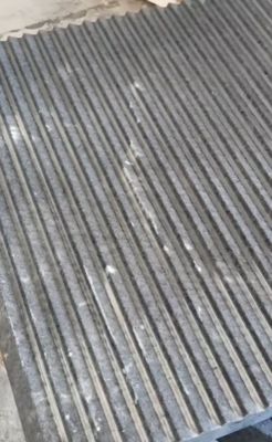 Macchina di taglio e fresatura lineare di tipo ponte.