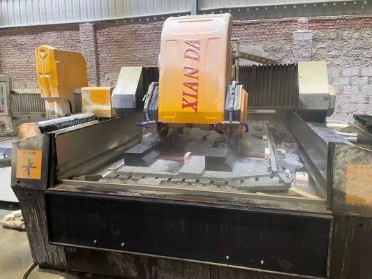 Macchina di taglio CNC lineare a 3 assi con potenza 220V 15kw motore principale e potenza lorda 21,5kw per ringhiera di granito