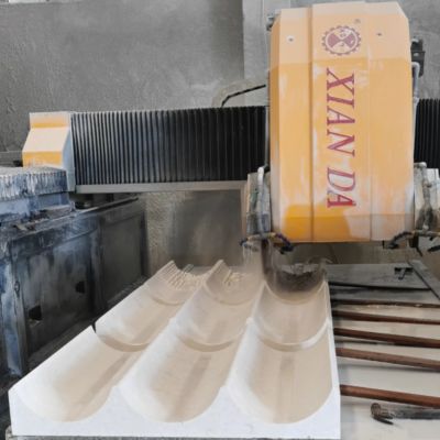 Tagliatrice e fresatrice lineare a ponte CNC a 3 assi con lunghezza di lavorazione di 3500 mm e sollevamento lama di precisione multifunzione