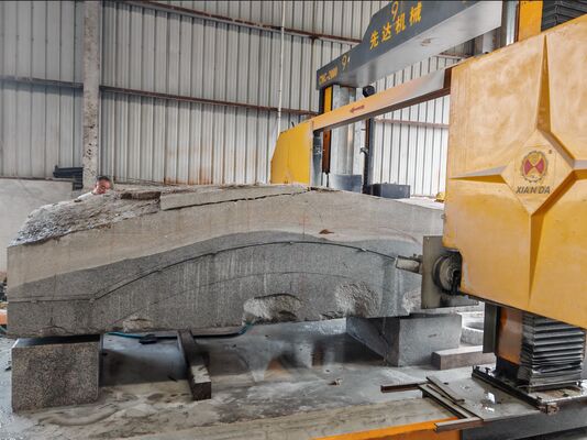 SEGATRICE A FILO DIAMANTATO A GANTRY MOBILE PER CARICHI PESANTI, IDEALE PER IL TAGLIO DI GRANDI BLOCCHI DI PIETRA