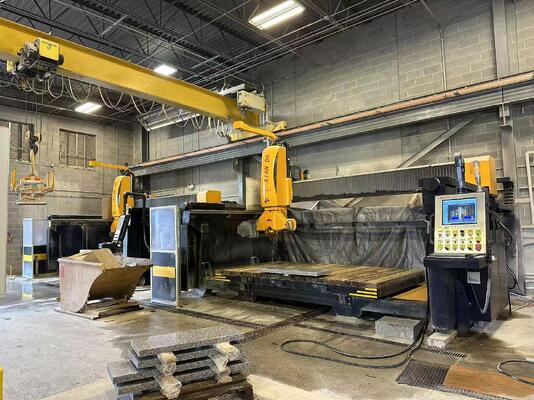 Macchina automatica a ponte a 5 assi con sistema DDX per la lavorazione di pietre 3200×2000×180mm