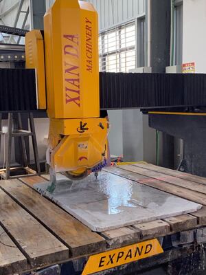 4+1 Axis Bridge Cutting Machine con tavolo da lavoro da 3200x2000 mm e motore da 15 kW/18,5 kW per il taglio di pietra di precisione