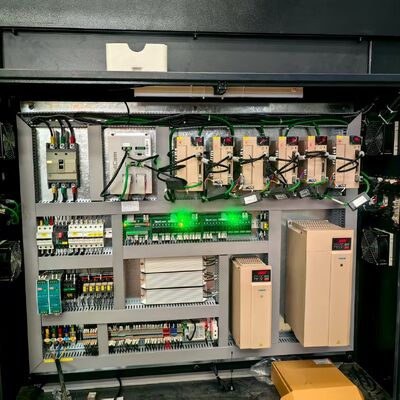 5 assi CNC Bridge Saw Stone Cutting Machine Tile Cutter Alta precisione 32KW 120MM Spessore di taglio Cuscinetto a cambio