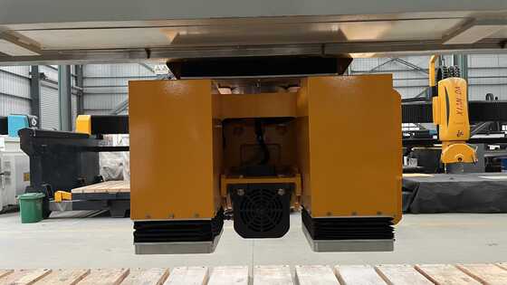 Macchina da taglio per pietra a ponte intelligente a 4 assi con lama da 600 mm Sistema CNC di fascia alta per la lavorazione di lastre di granito e marmo