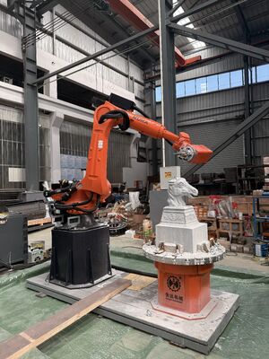 Macchina per il taglio della pietra robotizzata CNC a 6 assi con controllo interpolato e mandrino BT40 per intaglio su larga scala fino a 3100 mm