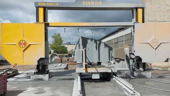 Macchina per il taglio a filo diamantato con controllo PLC e azionamento a vite sincrono per la divisione di blocchi di marmo e granito di 3000×3000×1500 mm