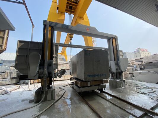 Macchina per il taglio a filo diamantato con controllo PLC e azionamento a vite sincrono per la divisione di blocchi di marmo e granito di 3000×3000×1500 mm
