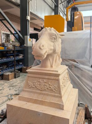 Macchina per il taglio della pietra robotizzata CNC a 6 assi con controllo interpolato e mandrino BT40 per intaglio su larga scala fino a 3100 mm