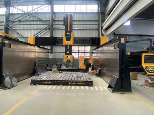 5 assi CNC Router con 20 kW BT40 Spindle True 5 assi di controllo simultaneo e tavolo ibrido per il taglio di pietra di precisione