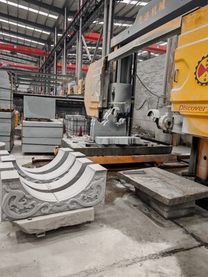 Segatrice a filo diamantato CNC con attacco a quattro mandrini per dimensioni massime di lavorazione 3000x2000x1500mm, certificata CE e ISO9001