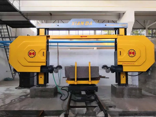 Macchina per filo diamantato CNC a 5 assi Xianda Discovery per la sagomatura di colonne ad arco 3D in marmo e granito