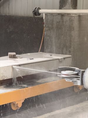 XIANDA CNC-2500SA Macchina per segatrice a filo diamantato CNC ad alta precisione con capacità di carico di 20 tonnellate e tavola rotante servoassistita a 360 gradi per la profilatura della pietra