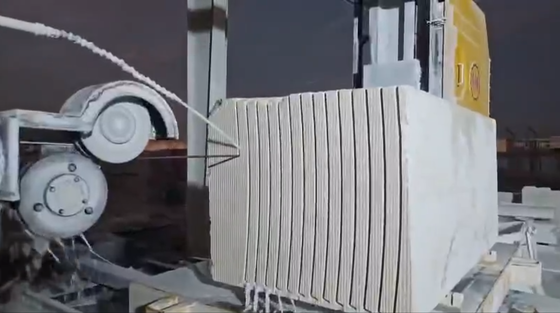 Xianda Macchina per seghe a filo di diamante CNC a 4 assi con tavolo servo-rotativo a 360° e capacità di carico di 20 tonnellate per il taglio della pietra