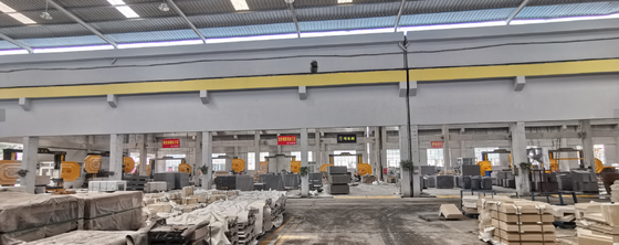 Xianda Macchina per seghe a filo di diamante CNC a 4 assi con tavolo servo-rotativo a 360° e capacità di carico di 20 tonnellate per il taglio della pietra