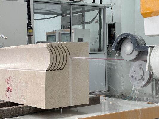 Macchina CNC per seghe a filo di diamante con tavolo rotante a 360° e mandrino da 15 kW per un'elevata precisione di taglio