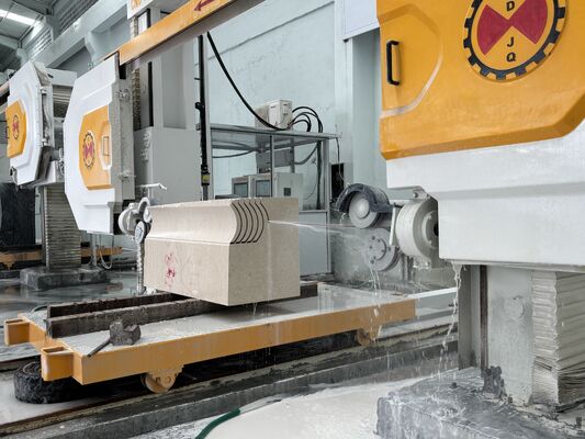 CNC Diamond Wire Saw Machine with 360° Rotating Table and 15KW Spindle for High Cutting Precision