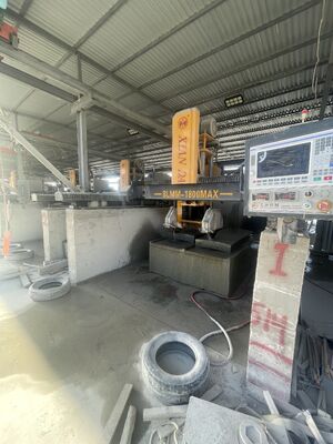 Macchina di taglio e fresatura lineare CNC di tipo ponte con sistema CNC a 3 assi per lunghezza di lavorazione massima di 3500 mm e certificazione CE ISO9001
