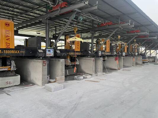 Macchina di taglio e fresatura lineare CNC di tipo ponte con sistema CNC a 3 assi per lunghezza di lavorazione massima di 3500 mm e certificazione CE ISO9001